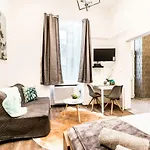 Amazon Apartment Near The Famous Party Boulevard