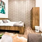 Amazon Apartment Near The Famous Party Boulevard
